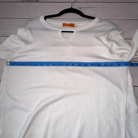 One A White Long Sleeve Tunic - Picture 4 of 6